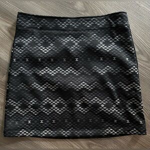 Athleta Fleece Lined Mini Skirt Geometric Print Women’s size Small Pull On